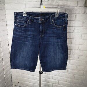 Silver Jean Co. Ladies Size 14/10 Medium Wash Suki Bermuda Jean Shorts